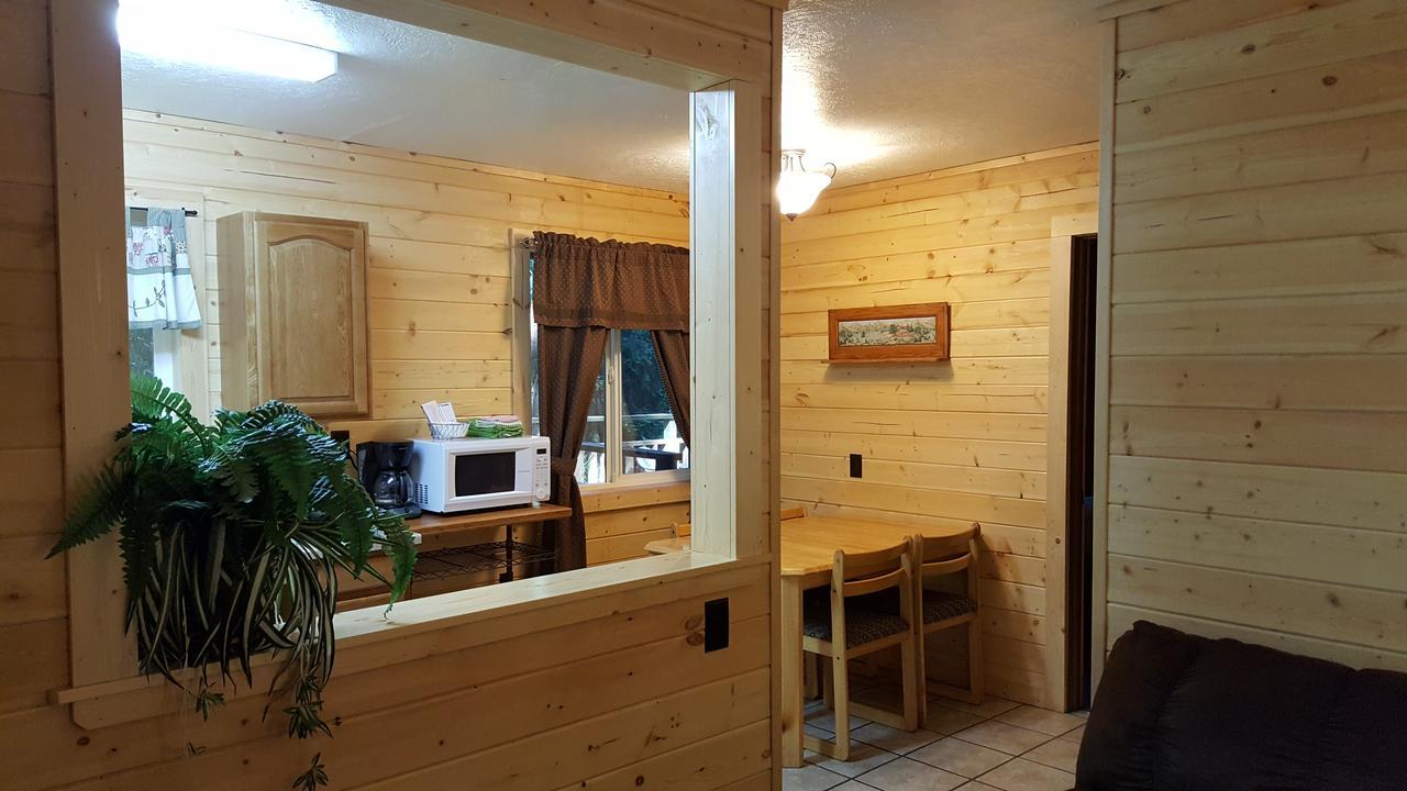 Emerald Forest Cabins Trinidad Esterno foto